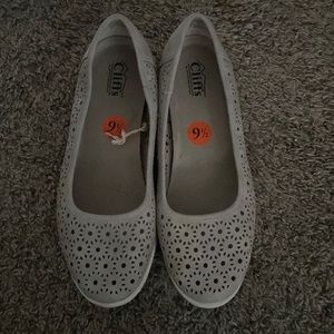 Cliffs by White mountain ladies flats